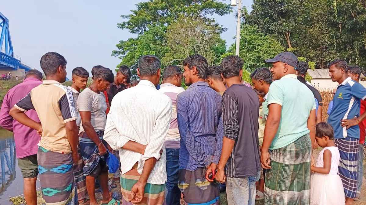 নড়াইলে গরু চোর সন্দেহে ৩ জনকে পিটিয়ে হত্যা